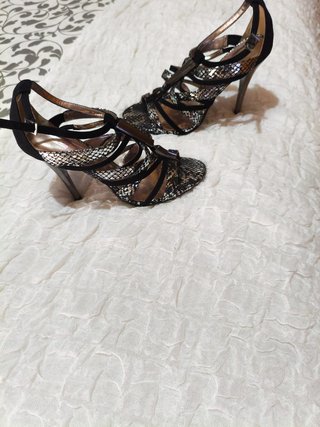Sandalias de fiesta tacón negro y plateado