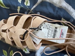 Sandalias Zara piel beige talla 39