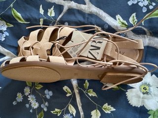 Sandalias Zara piel beige talla 39