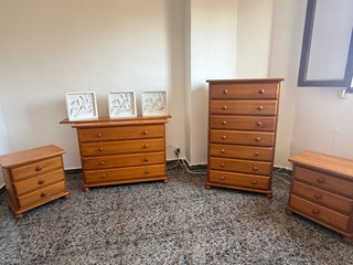 Lote Muebles: Mesita Noche y Cómoda Madera