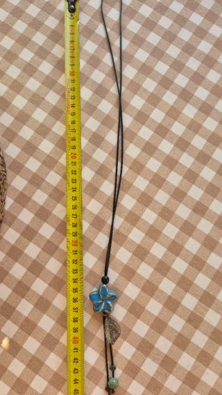 Collar flor azul y hoja