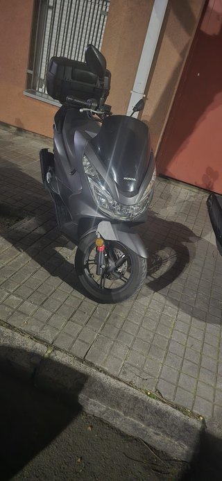 Honda PCX 125 gris 2016 - 49.000 km