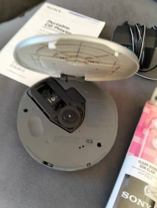 Lettore CD Sony Walkman D-EJ613 + Cuffie nuove