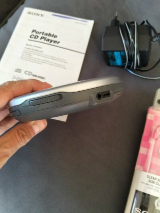 Lettore CD Sony Walkman D-EJ613 + Cuffie nuove