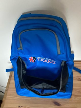 Mochila azul con logo TXAKO