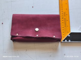 Cartera de cuero hecha a mano Los retornos a travé