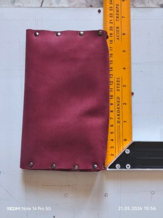 Cartera de cuero hecha a mano Los retornos a travé