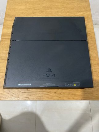 PS4 (PlayStation 4) Negra con Cables