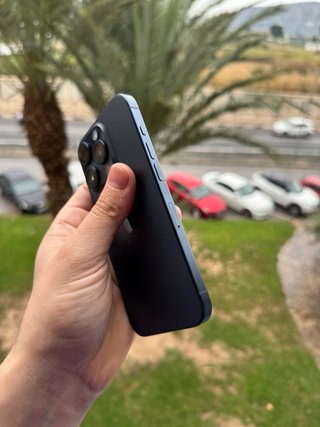 iPhone 15 Pro - 93% Batería