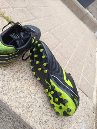 Botas de fútbol Joma Negras y Verdes