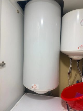 Calentador de agua blanco