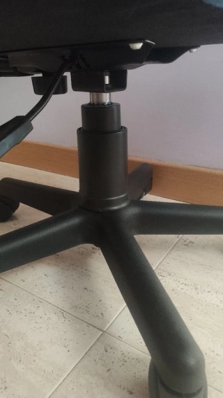 Silla de escritorio azul con respaldo