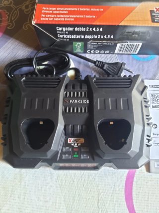 Cargador Doble Parkside 2x4.5A 12V