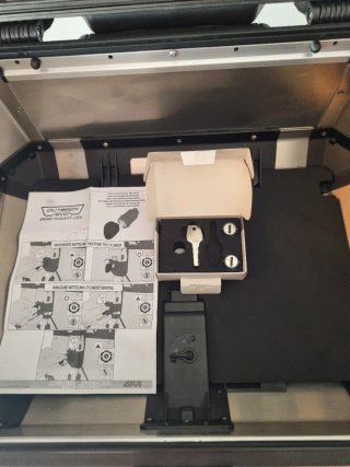 Maleta/ Baúl  moto GIVI Outback EVO de aluminio