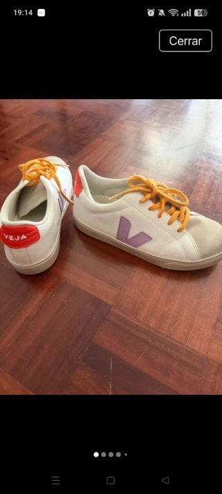 Tenis Veja blancos y morados poco uso