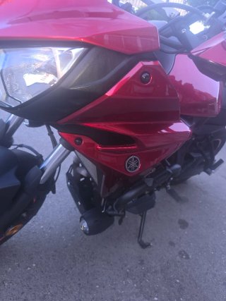 Yamaha MT-07 naked roja y negra