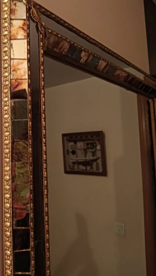 Espejo de pared con marco de cristales