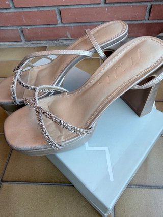 Sandalias doradas tacón bloque talla 37