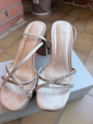 Sandalias doradas tacón bloque talla 37