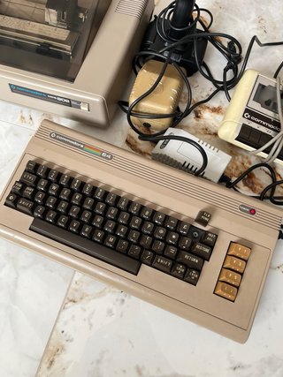 Commodore 64 con Datasette, Drive, Stampante,