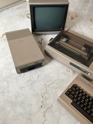 Commodore 64 con Datasette, Drive, Stampante,