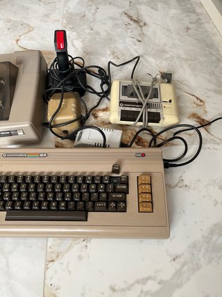 Commodore 64 con Datasette, Drive, Stampante,