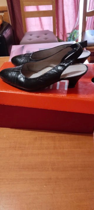 Zapatos de piel negros talla 35.5-36.5