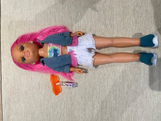 Muñeca Nancy pelo rosa con accesorios