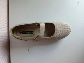 Zapatos confort merceditas beige y oro