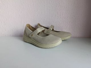 Zapatos confort merceditas beige y oro