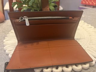 Billetera Tous Gris y Blanca