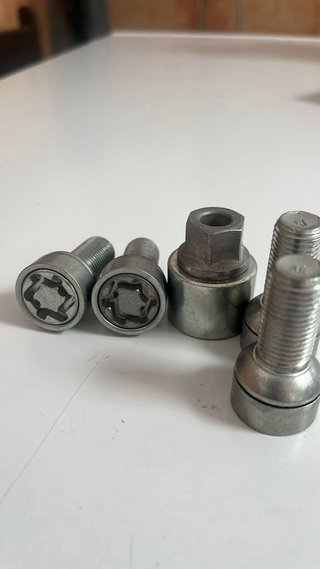 TORNILLOS ANTIRROBO VW GOLF AUDI SEAT VW T4T5 T6.1