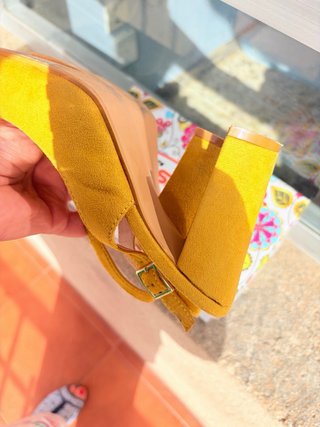 Zapatos Dospies destalonados mostaza talla 37