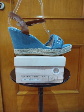 Sandalias cuña tejano N 38 dispongo de más N