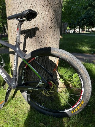 Bicicleta de Montaña Columbus. Cuadro carbono.