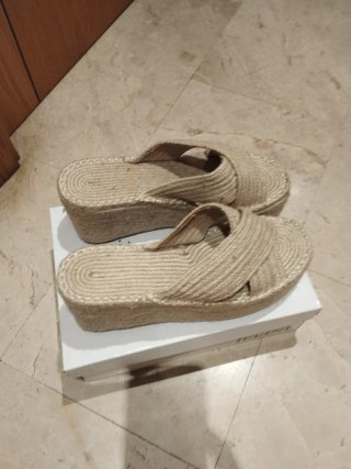 Sandalias cuña rafia Jeeini beige