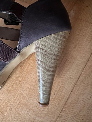 Sandalias esclavas marrón 39