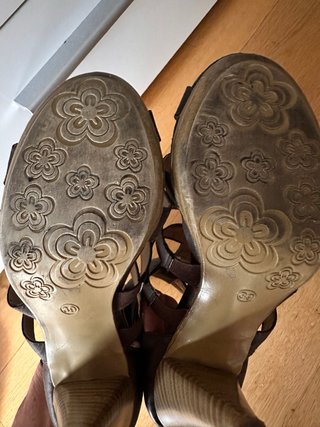 Sandalias esclavas marrón 39