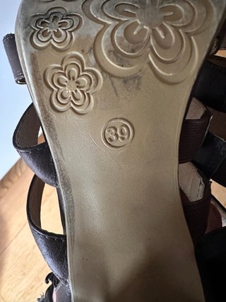 Sandalias esclavas marrón 39