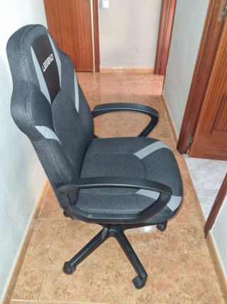 Silla Gaming LEGEND Negra y Gris
