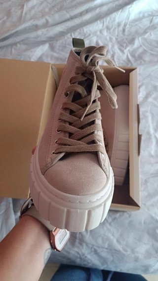 Zapatillas Victoria Beige, completamente nuevas