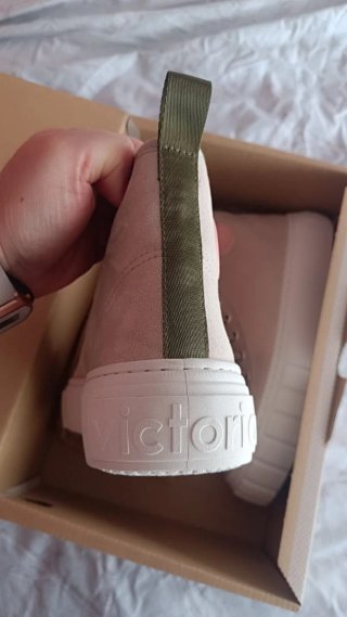 Zapatillas Victoria Beige, completamente nuevas