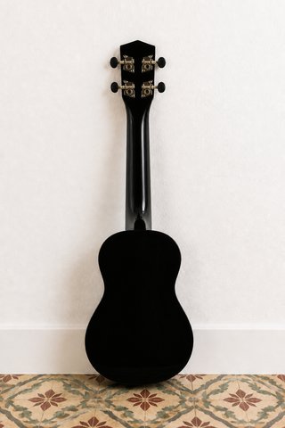 Ukulele nero con custodia