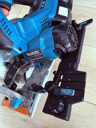 Sierra Circular Makita DHS710 + Carril Guía