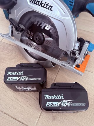 Sierra Circular Makita DHS710 + Carril Guía