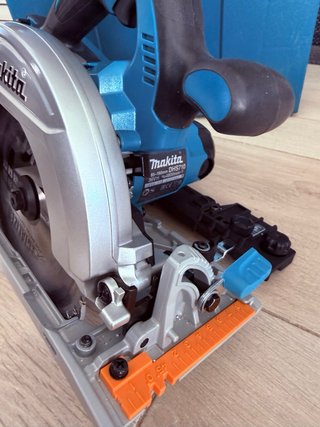 Sierra Circular Makita DHS710 + Carril Guía