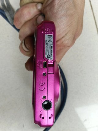 Set di tre fotocamere digitali compatte: Sony, Inovix, Fujifilm