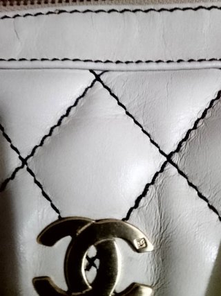 Borsa Chanel bianca e dorata in pelle