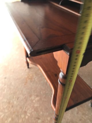 Escritorio de madera antiguo