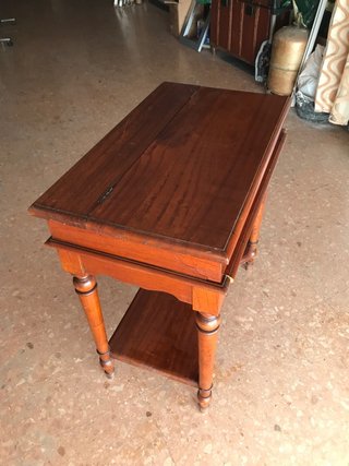 Escritorio de madera antiguo